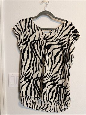 West Kei Black & White Zebra Print Cap Sleeve Blouse